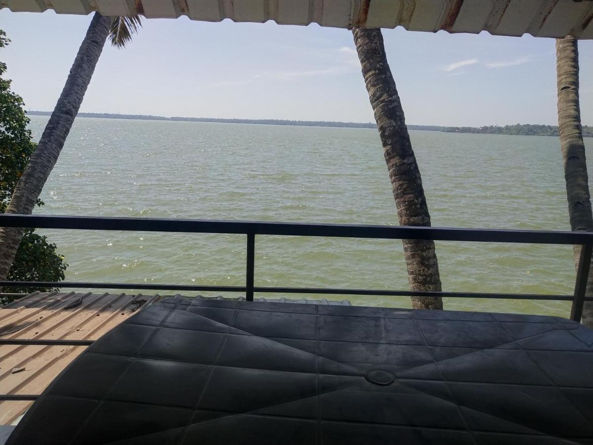 Santa Maria Hostel Munroe Island Mundrothuruth Екстериор снимка